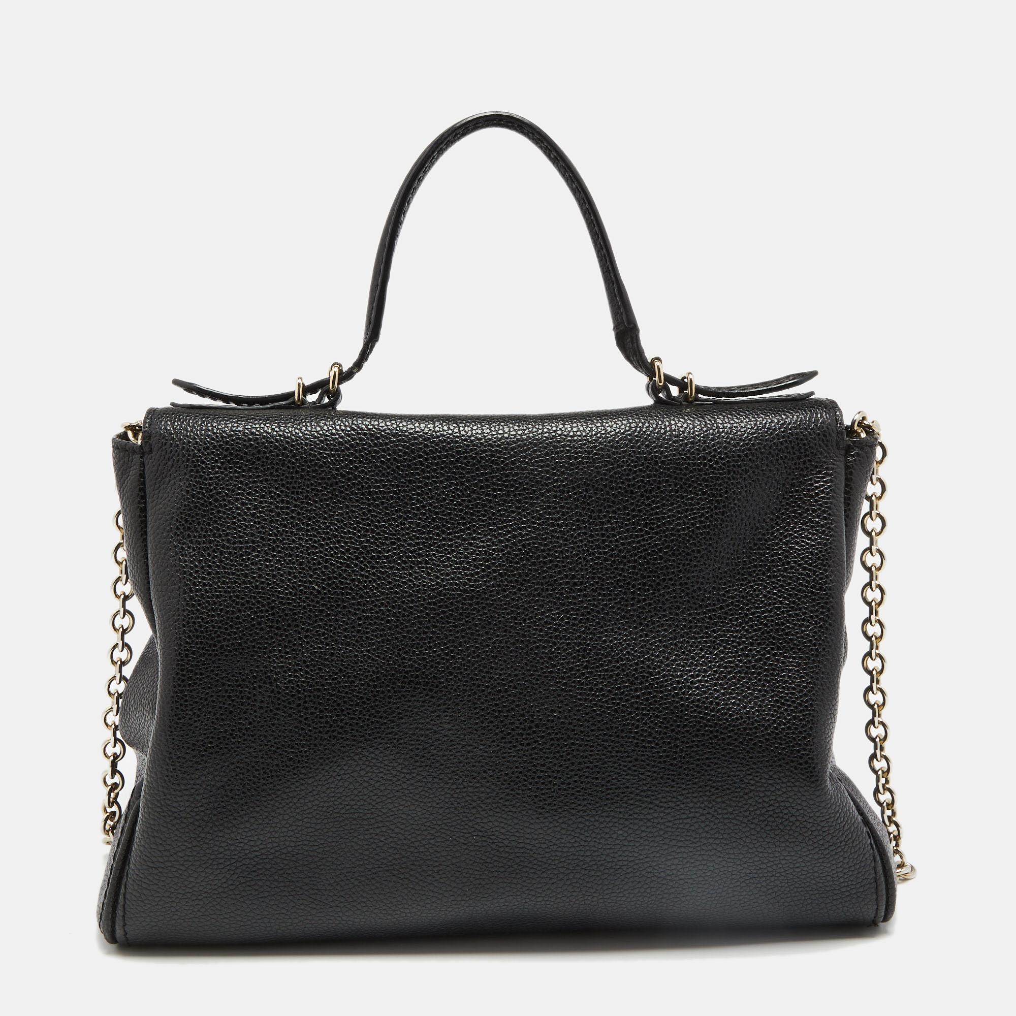 This Minuetto flap bag from CH Carolina Herrera is something you would go to season after season. It has been crafted from black leather and features a flap style. It comes with a shoulder strap in addition to a top handle. The uber-chic bag opens