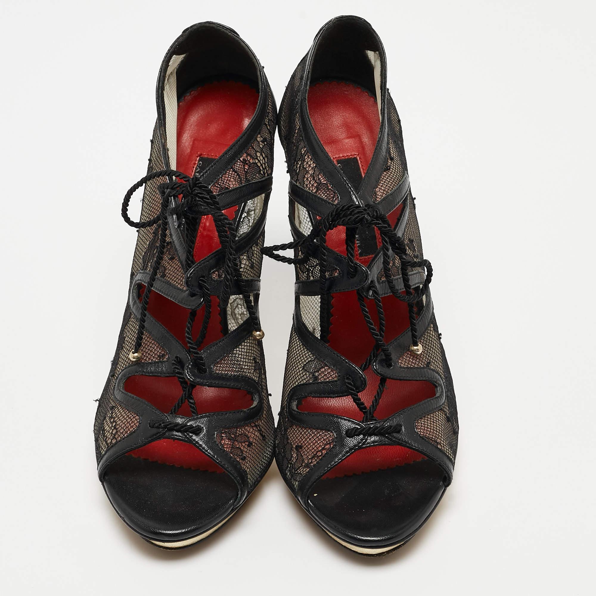 CH Carolina Herrera Black Mesh and Leather Lace UpAnkle Boots Size 37 In Good Condition For Sale In Dubai, Al Qouz 2