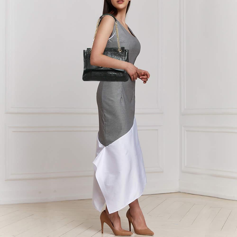 Get style and carry your essentials with ease using this designer shoulder bag. It has been crafted using high quality materials to be a standout accessory.