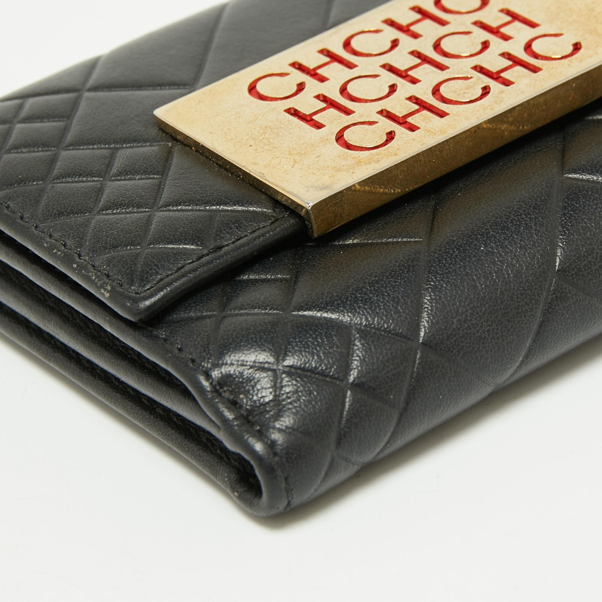 CH Carolina Herrera Black Quilted Leather Compact Wallet In Good Condition In Dubai, Al Qouz 2