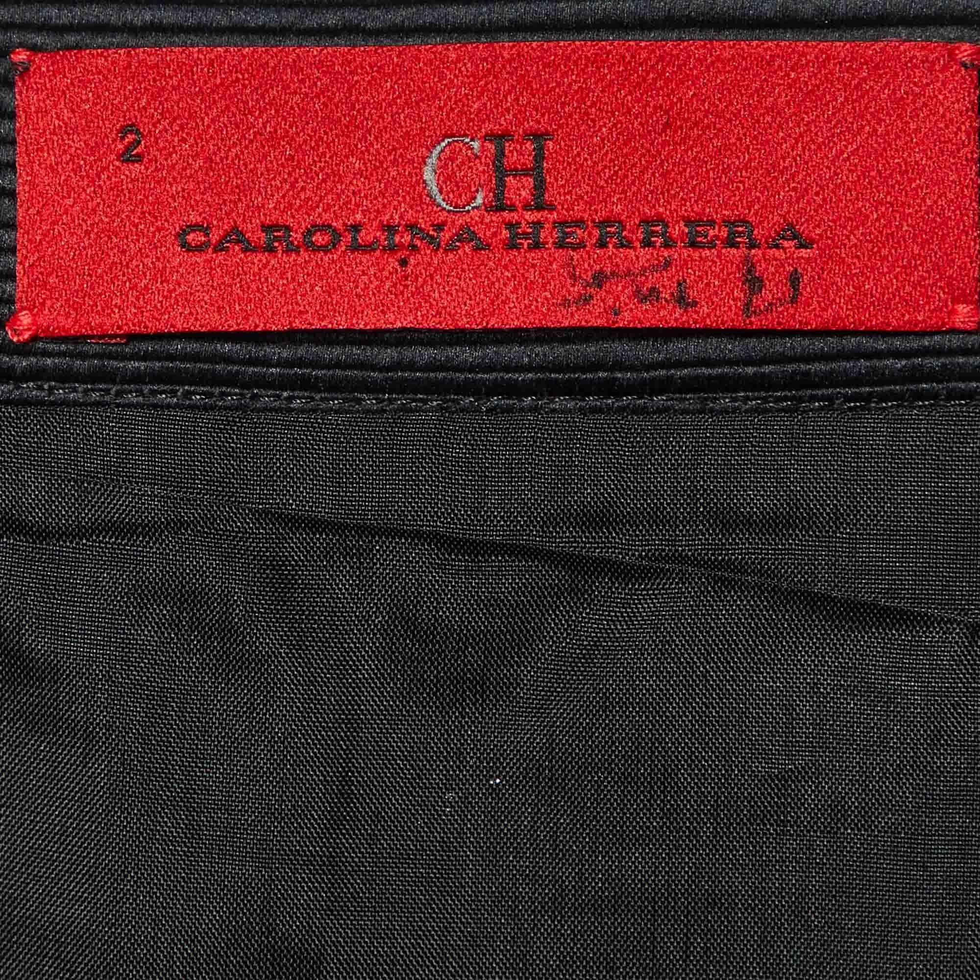 CH Carolina Herrera Gonna corta nera in misto cotone a pieghe S In condizioni buone in vendita a Dubai, Al Qouz 2