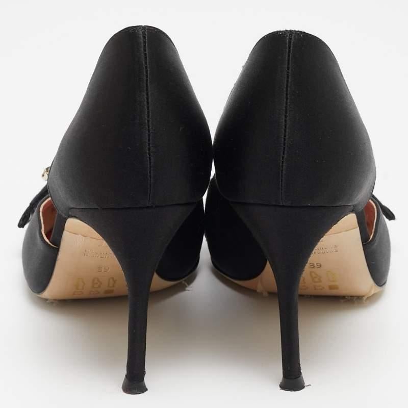 CH Carolina Herrera Black Satin Crystal Embellished Pointed Toe Pumps Size 39 For Sale 1