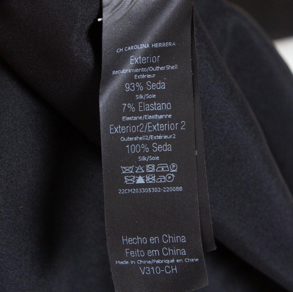 Haut Carolina Herrera en satin noir plissé CH, taille L Bon état - En vente à Dubai, Al Qouz 2