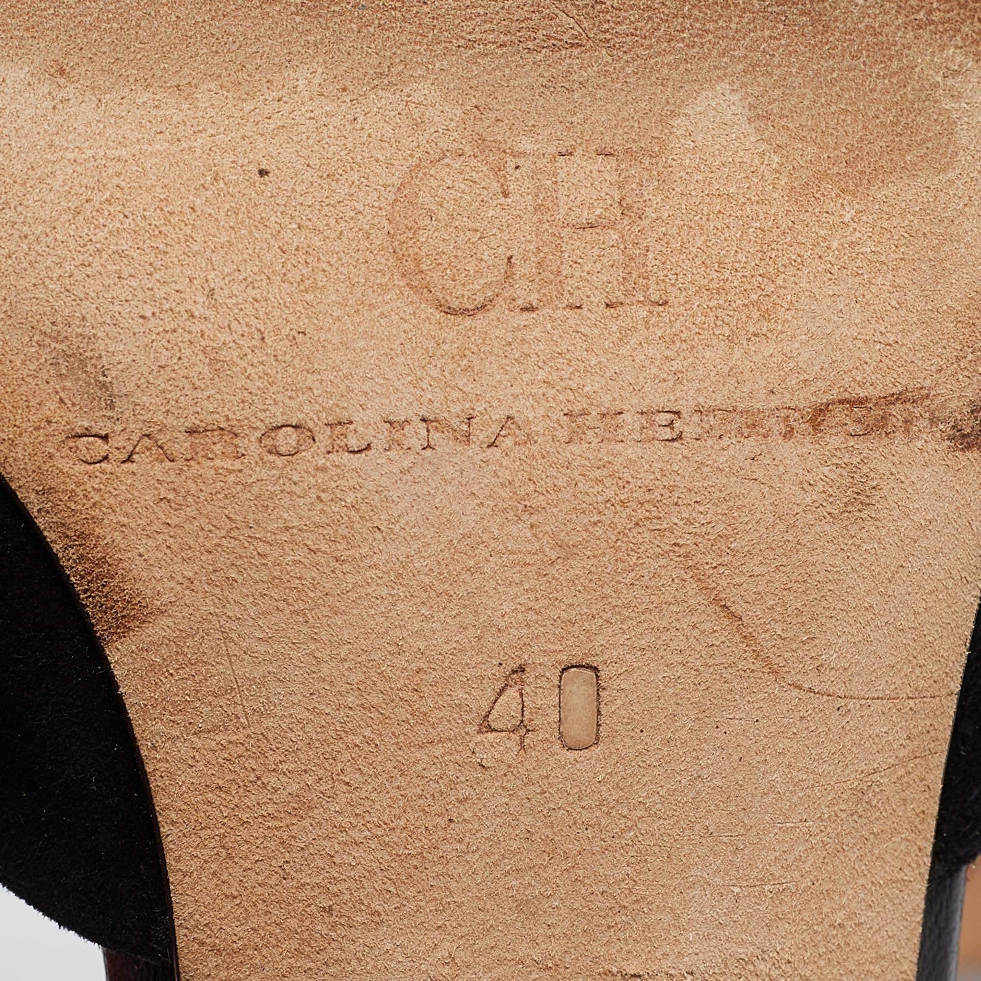 CH Carolina Herrera Schwarze Wildleder-Pumps mit Knöchelverschluss Größe 40 im Angebot 4