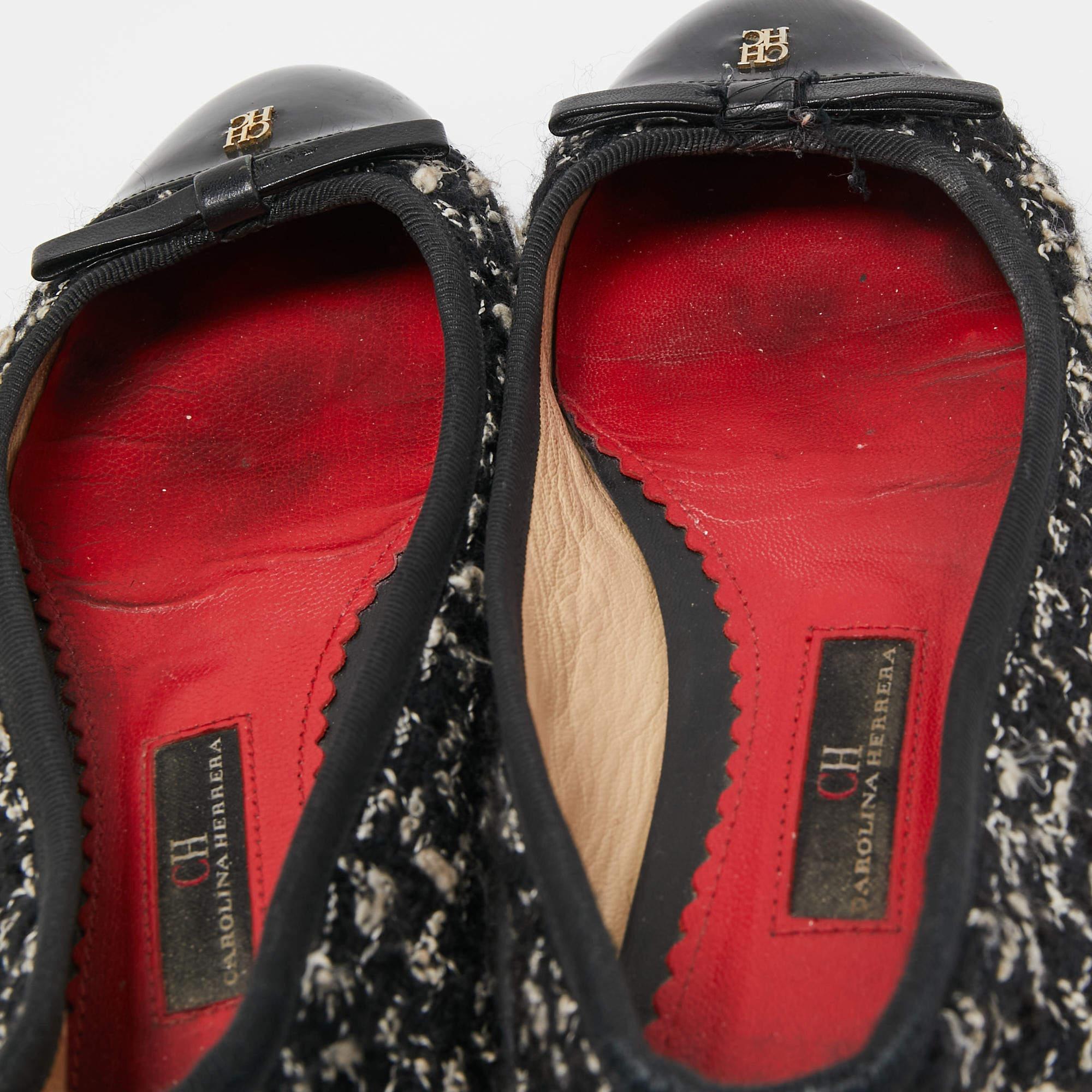 CH Carolina Herrera Bailarinas de tweed negro y charol talla 37 en Bueno estado para la venta en Dubai, Al Qouz 2