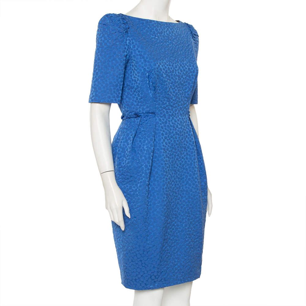 This CH Carolina Herrera dress will offer a refined look when paired with the right kind of accessories. The blue sheath dress has textured detailing all over, short sleeves, a defined waistline, and a back zipper.

