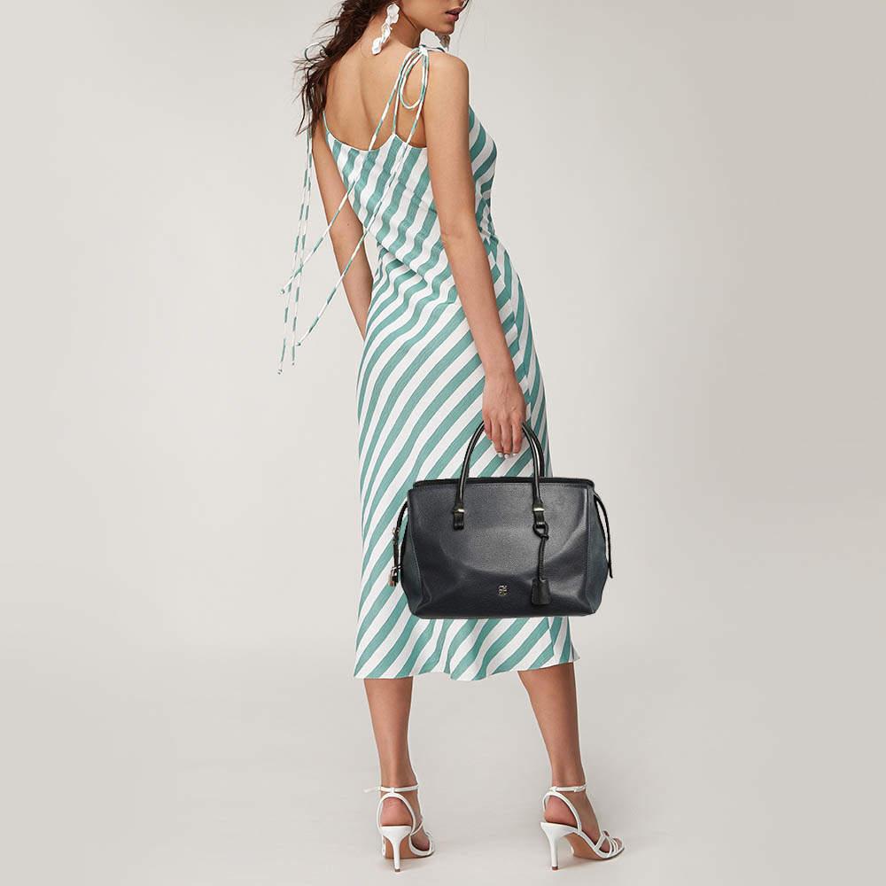 This CH Carolina Herrera tote for women is super classy and functional perfect for everyday use. We like the simple details and its high quality finish.