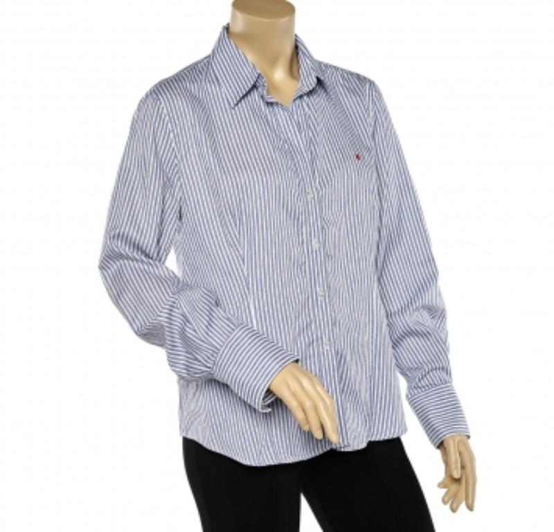 Le camicie CH Carolina Herrera sono progettate con un occhio di riguardo sia al comfort che al lusso, in modo che tu possa indossarle a lungo. Questa creazione elegante è realizzata con materiali di qualità e si presenta in una tonalità blu. Le