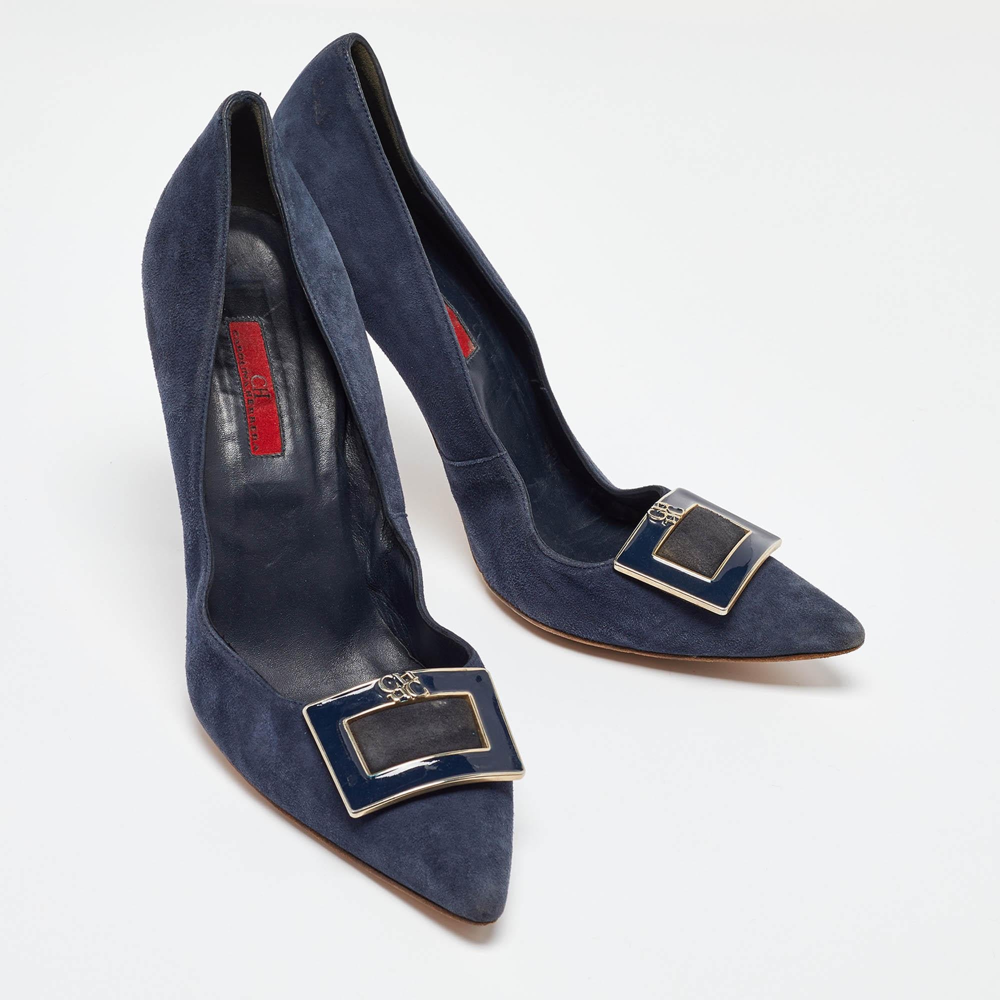 CH Carolina Herrera Escarpins à bout pointu en daim bleu Taille 40 État moyen - En vente à Dubai, Al Qouz 2