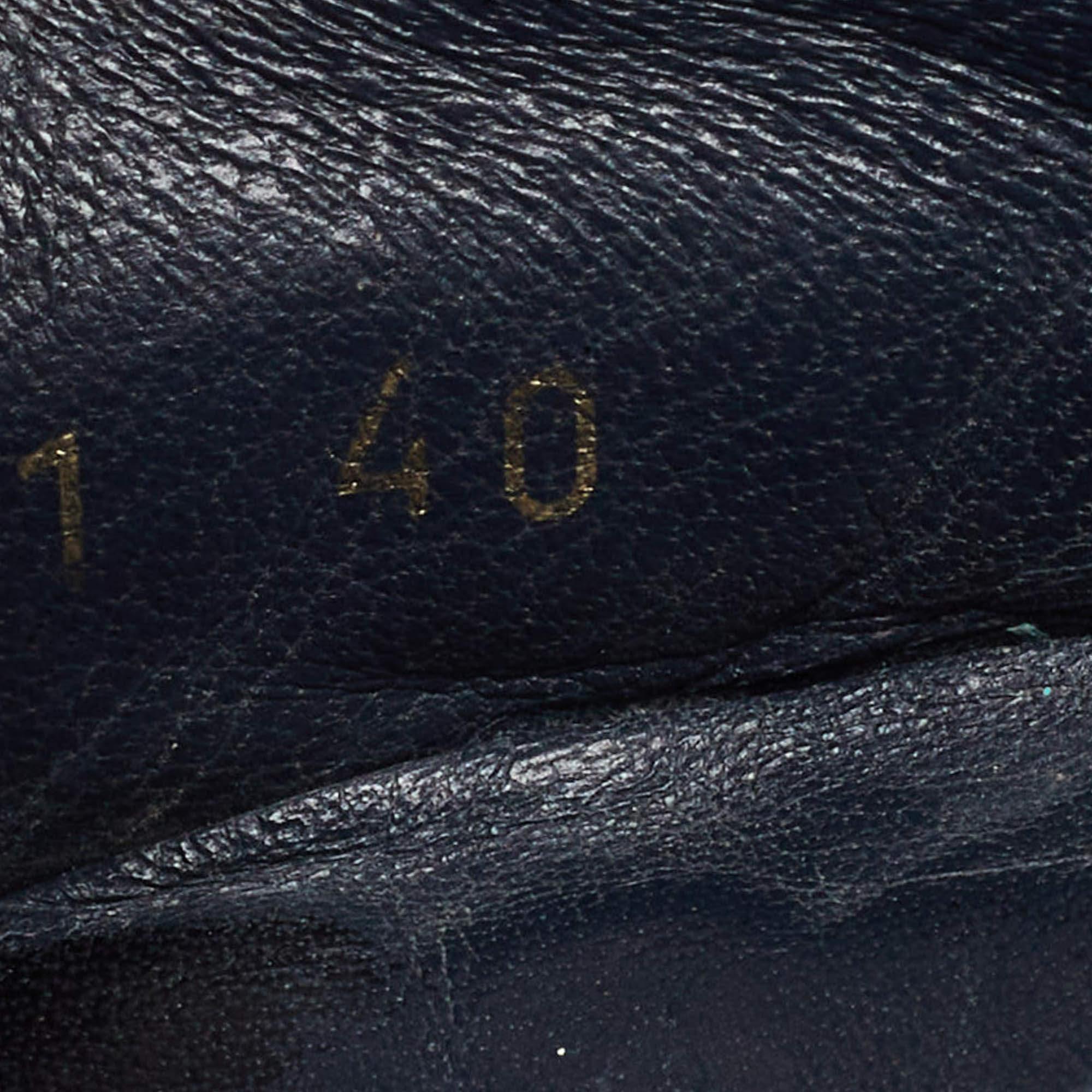 CH Carolina Herrera Escarpins à bout pointu en daim bleu Taille 40 en vente 3