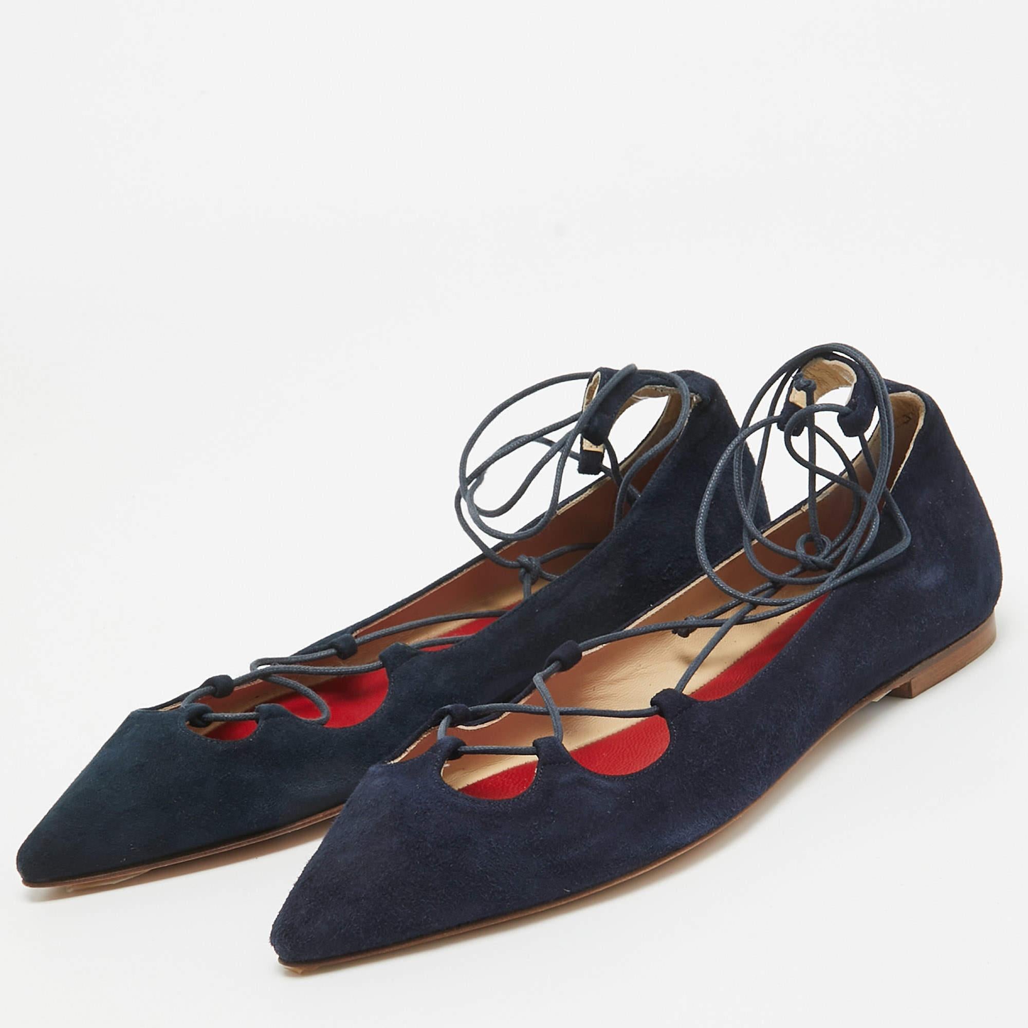 Complétez votre look en ajoutant ces ballerines de créateur à votre jolie garde-robe. Ils sont fabriqués avec soin pour garantir un ajustement et un style parfaits.