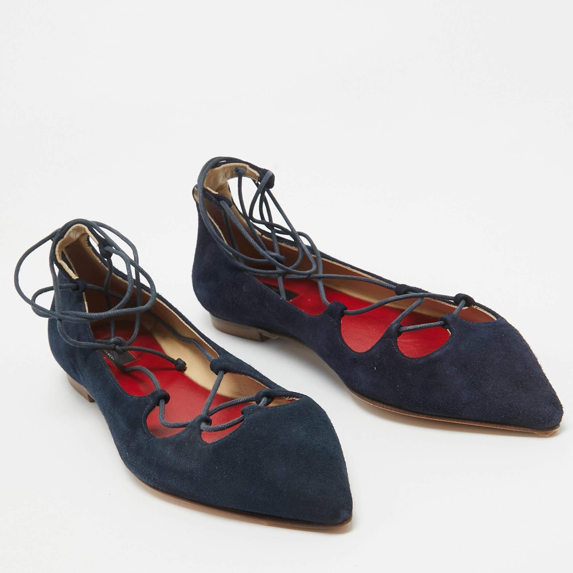 Carolina Herrera Chaussures de ballet à bout pointu en daim bleu CH Taille 37 Excellent état - En vente à Dubai, Al Qouz 2