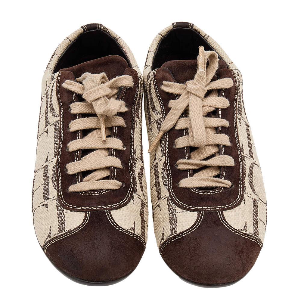 Designed by CH Carolina Herrera, these low-top sneakers will elevate your style instantly. They are crafted from canvas and suede and come in a lovely brown and beige color combination. They are complete with lace-ups, leather insoles, and durable