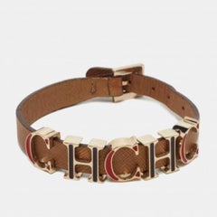 CH Carolina Herrera Bracelet en cuir brun émaillé et doré avec logo CH