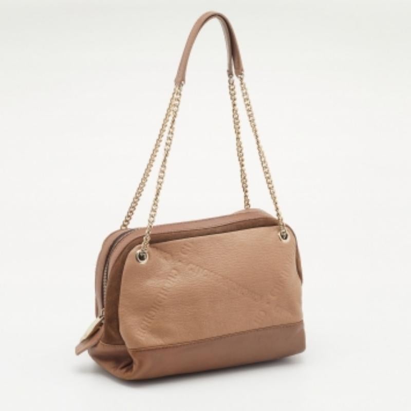 This satchel from CH Carolina Herrera is great for everyday use! It is made from brown leather and suede, which is embellished with gold-tone hardware. It showcases a 25 cm chain strap and is provided with a fabric-lined interior. This satchel will