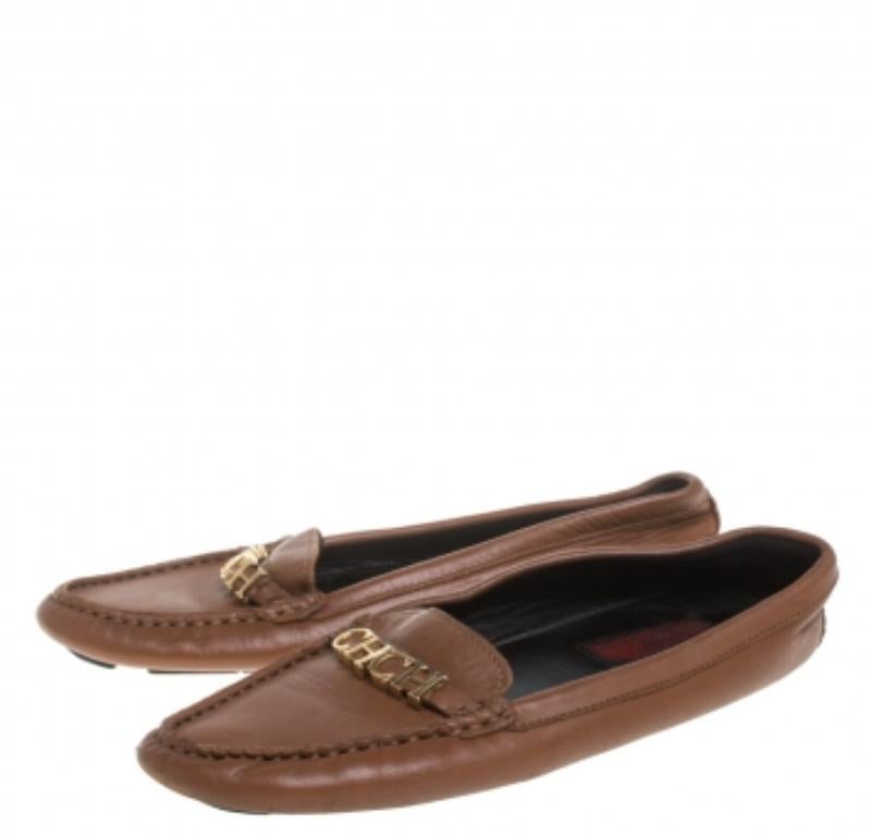 Comfortable and stylish at the same time, these flats from CH Carolina Herrera are simply amazing! They are crafted from leather and styled with the signature 'CH logo details on the vamps. They are endowed with leather-lined insoles and durable