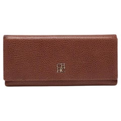 CH Carolina Herrera Portefeuille continental à rabat en cuir monogramme Brown