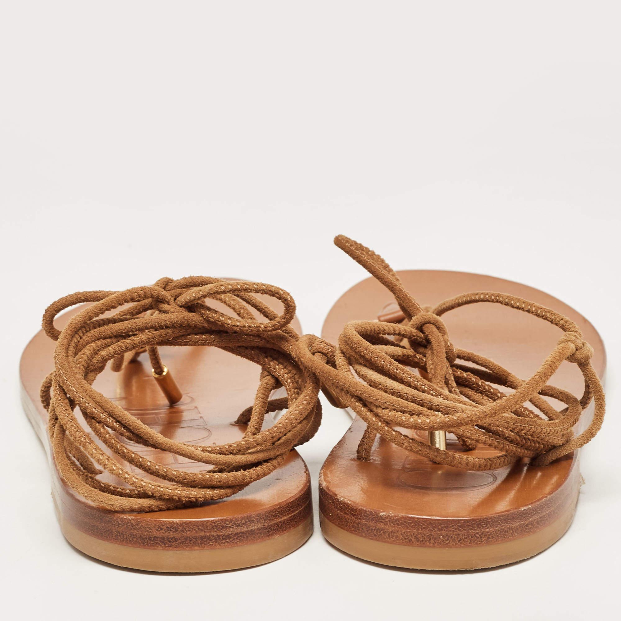 De las mujeres CH Carolina Herrera Sandalias planas con cordones de ante marrón talla 38