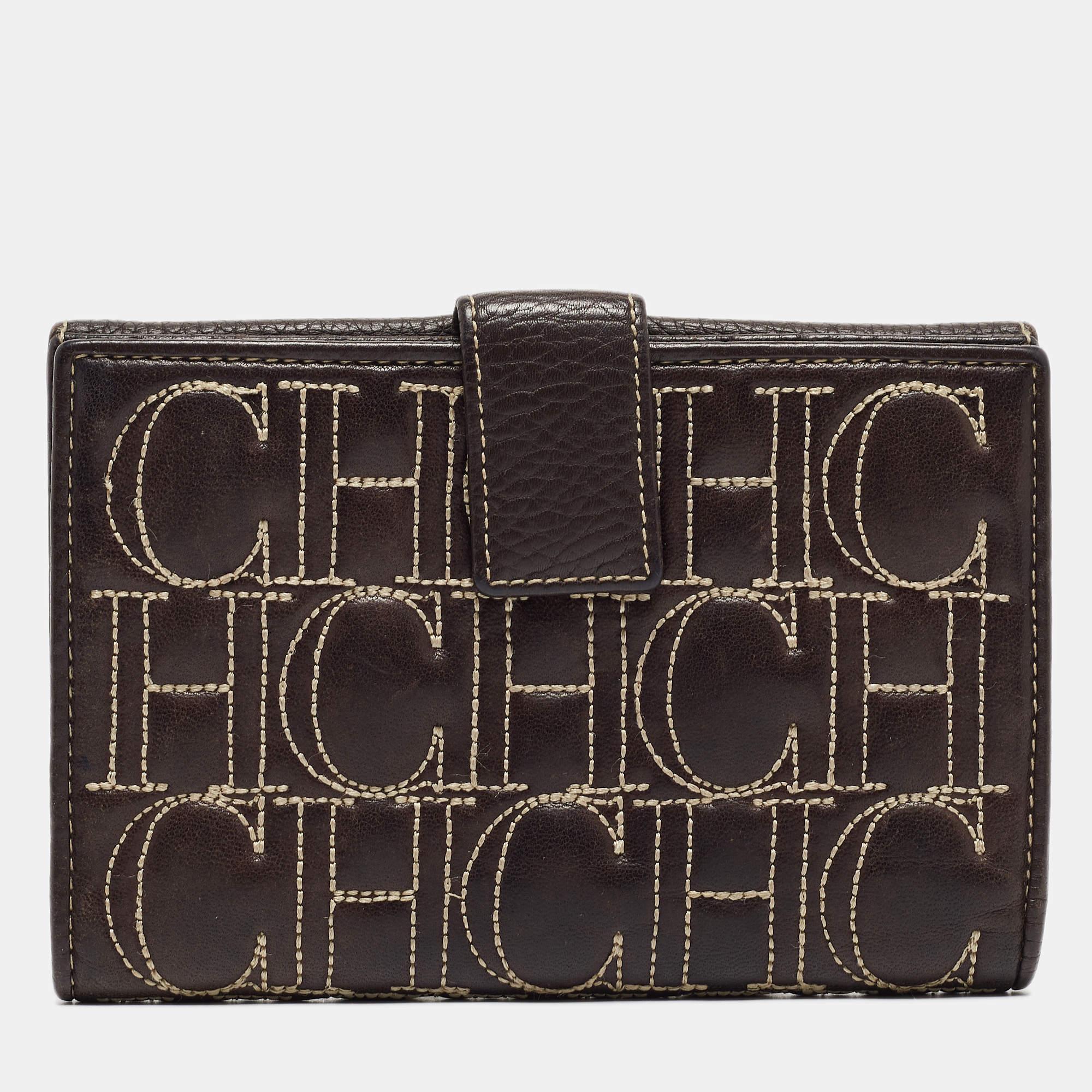CH Carolina Herrera Choco Brown Monogram Leather Wallet In Good Condition For Sale In Dubai, Al Qouz 2