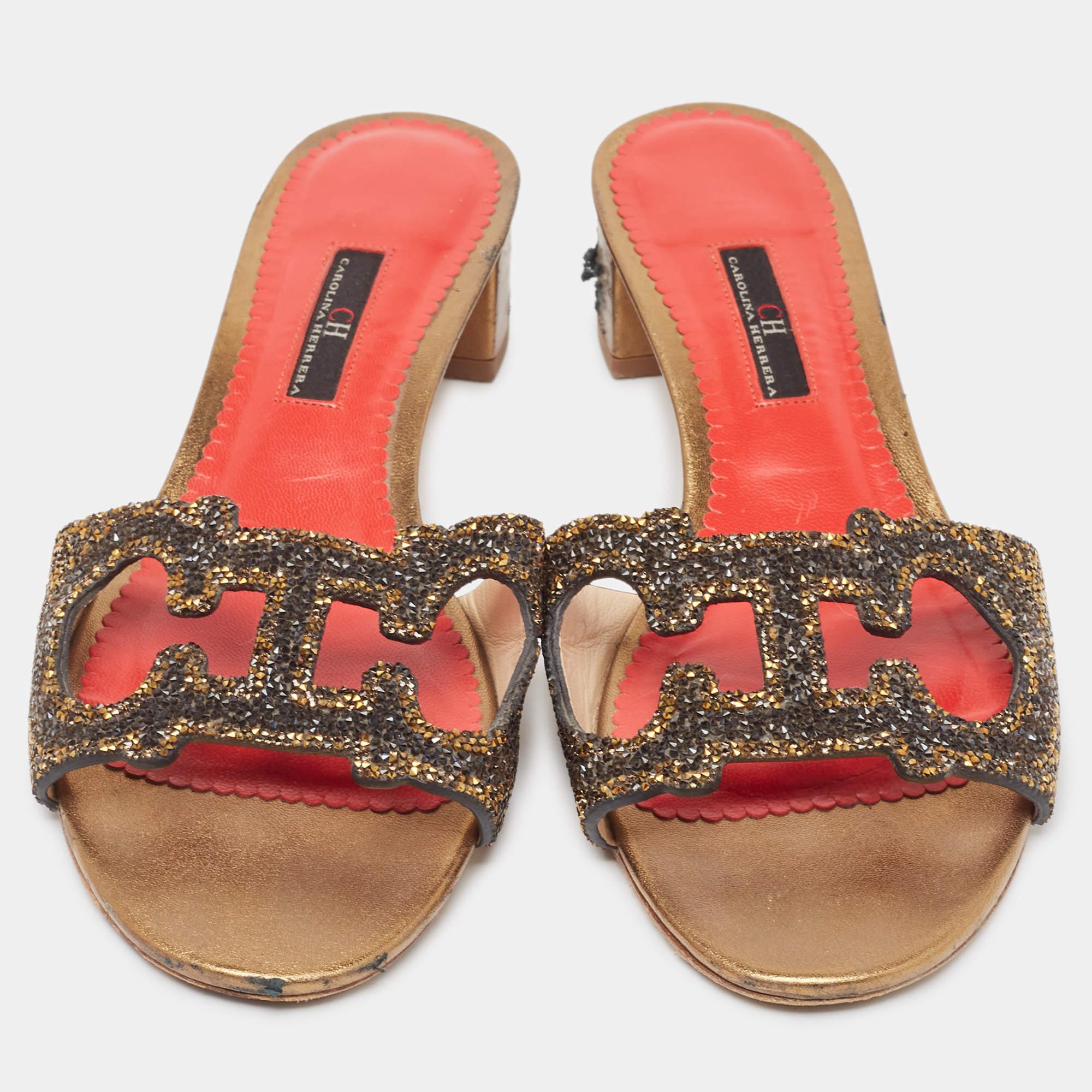 Brown CH Carolina Herrera Crystal Embellished Leather Insignia Slide Sandals Size 40 For Sale