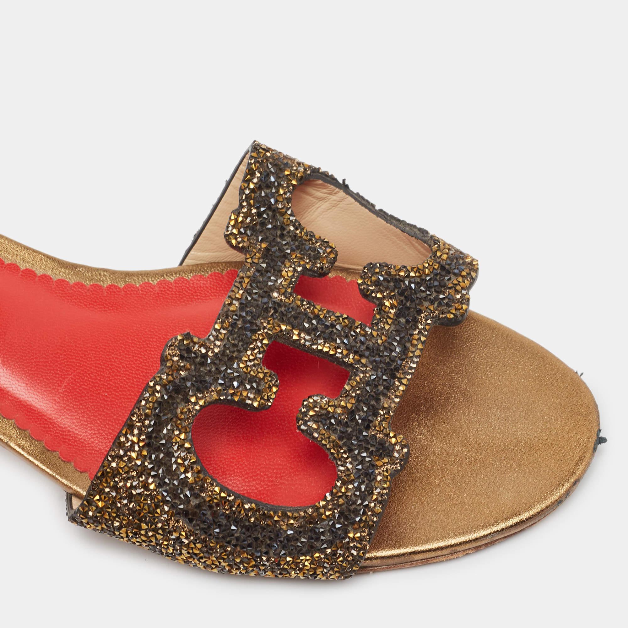 CH Carolina Herrera Crystal Embellished Leather Insignia Slide Sandals Size 40 For Sale 3