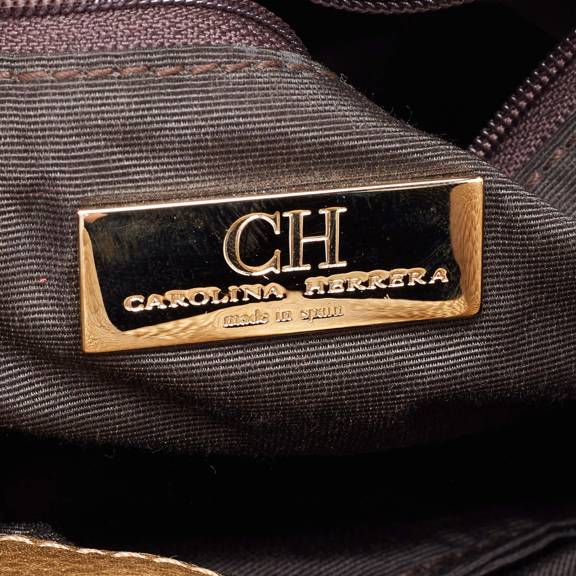CH Carolina Herrera Gold geprägte Eimertasche aus Leder mit Schleife im Angebot 5