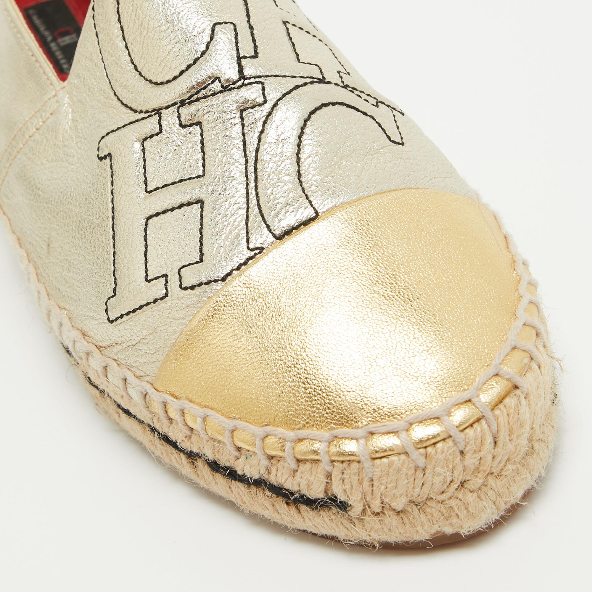 Women's CH Carolina Herrera Gold Leather Espadrille Flats Size 38 For Sale