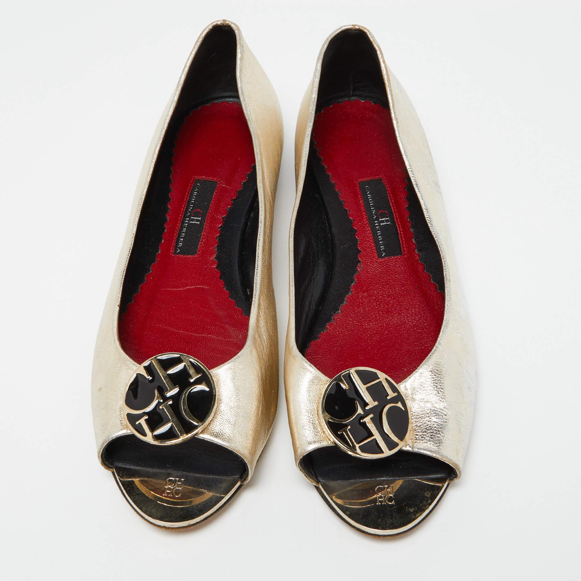 Gray CH Carolina Herrera Gold Leather Logo Peep-Toe Ballet Flats Size 38 For Sale