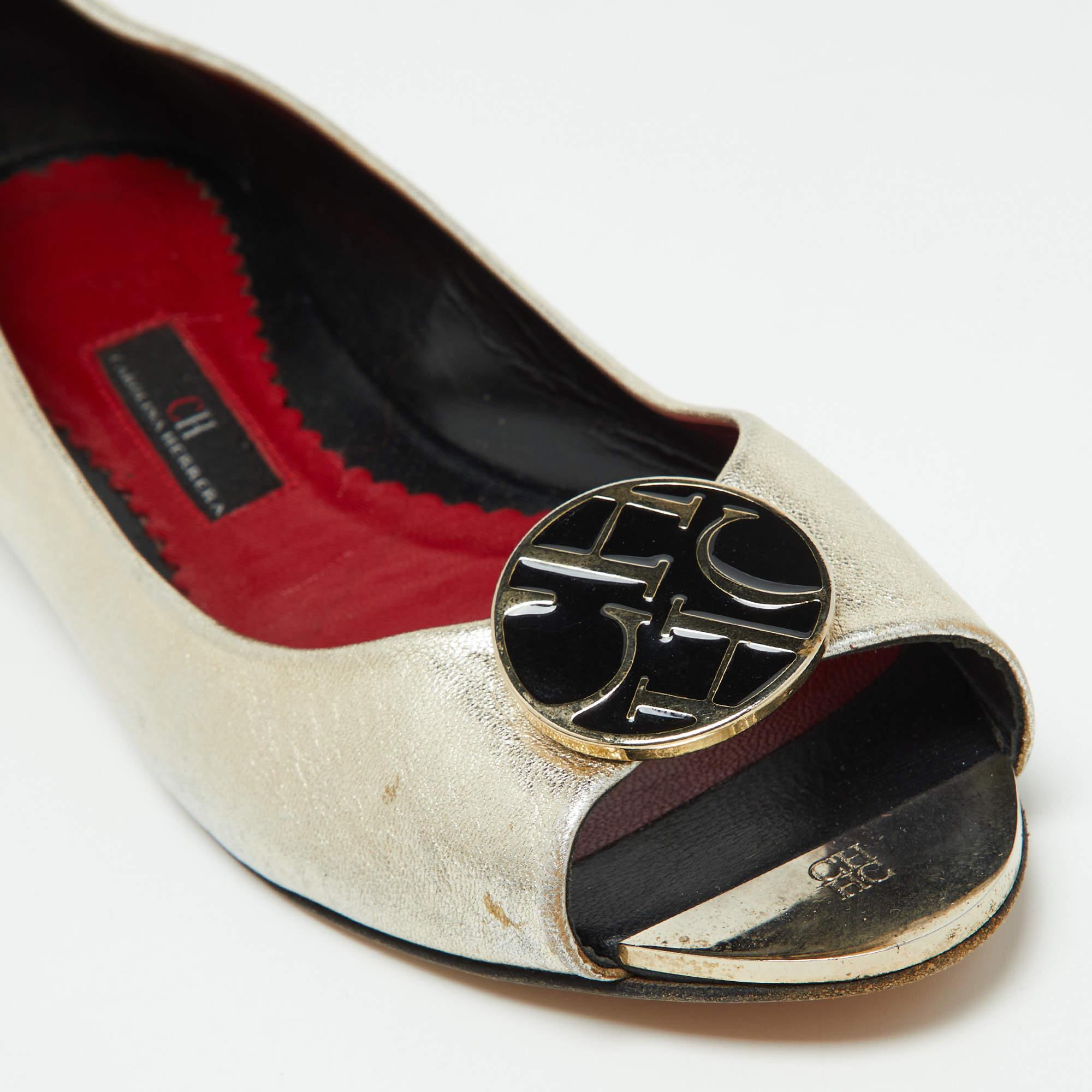 CH Carolina Herrera Gold Leather Logo Peep-Toe Ballet Flats Size 38 For Sale 2