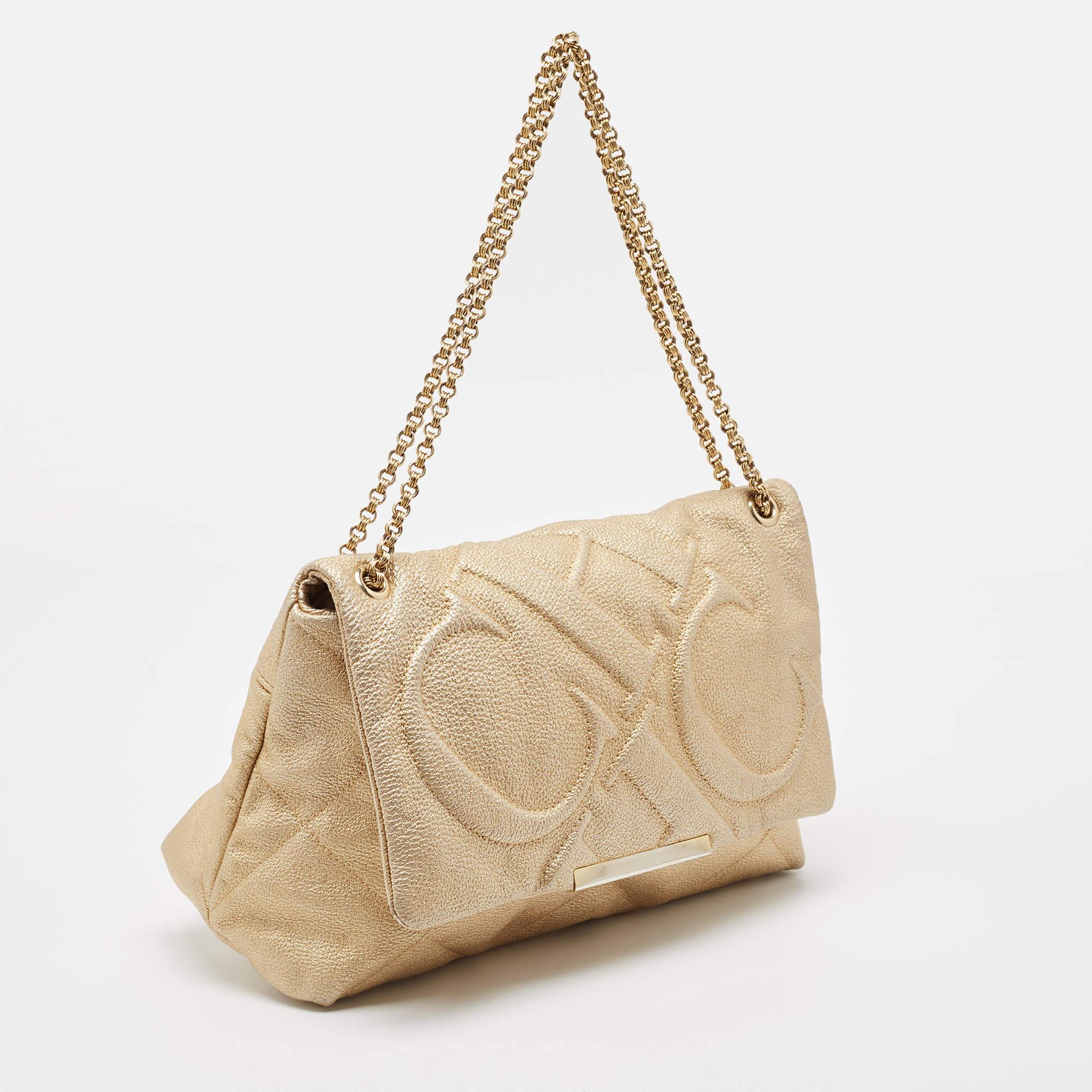 CH Carolina Herrera Gold Quilted Leather Flap Chain Shoulder Bag In Good Condition In Dubai, Al Qouz 2