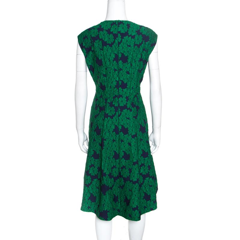 Save this impeccable CH Carolina Herrera sleeveless dress for all your posh affairs. A Utopian balance of comfort and style, this green dress is made of a polyester blend and features a floral brocade design all over it. It flaunts a V-neckline, a