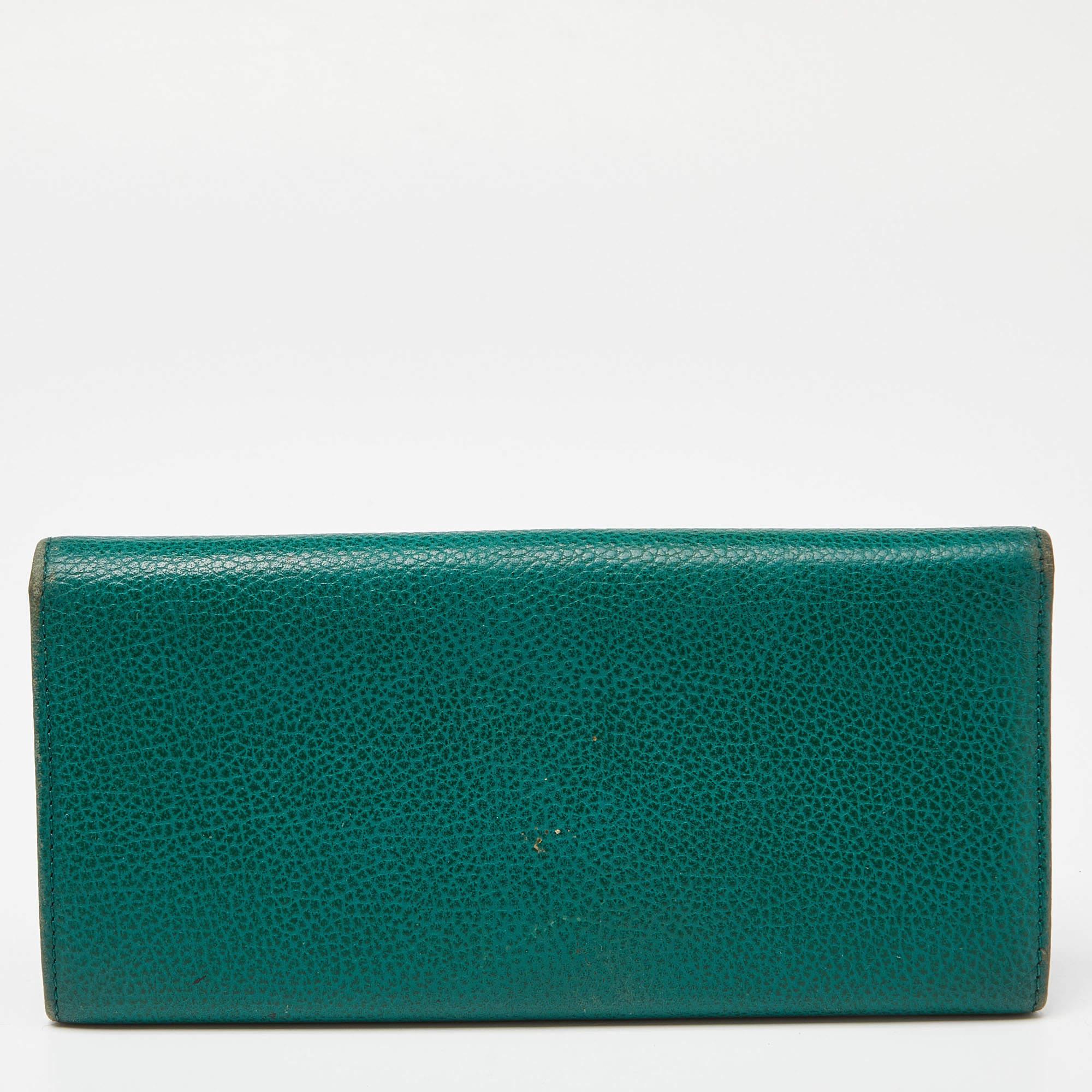 Portafoglio continentale con patta in pelle verde CH Carolina Herrera In condizioni discrete in vendita a Dubai, Al Qouz 2