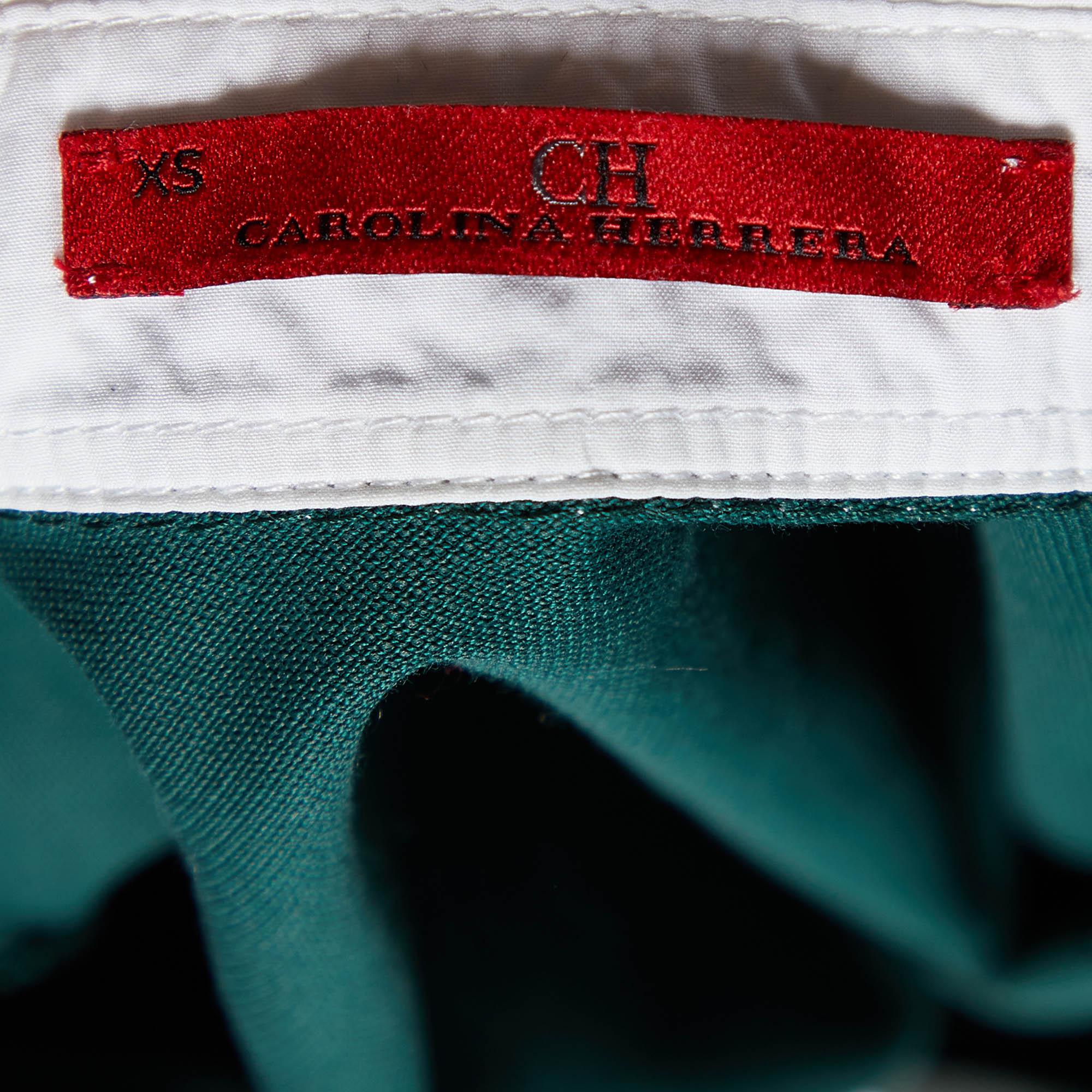 CH Carolina Herrera Maglietta a maniche lunghe in cotone piqué verde XS In condizioni buone in vendita a Dubai, Al Qouz 2
