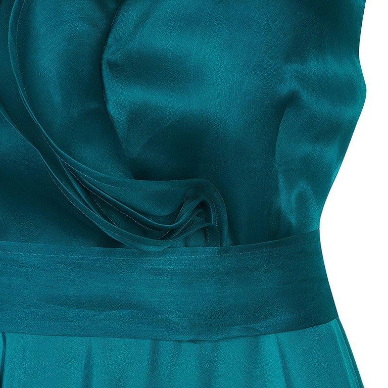 CH Carolina Herrera Green Ruffle Silk Gown M For Sale at 1stdibs