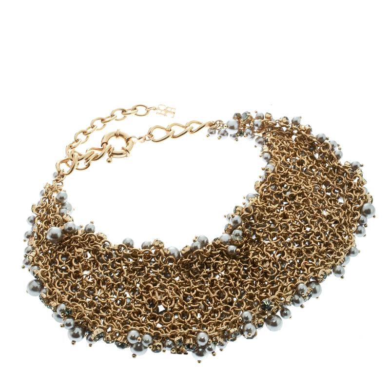 CH by Carolina Herrera has an elegant style. This striking necklace is made up of beads and crystal held by gold-tone metal. The blend of grey beads with the gold hue of the metal gives this piece a classy touch and makes it stand out. The piece is