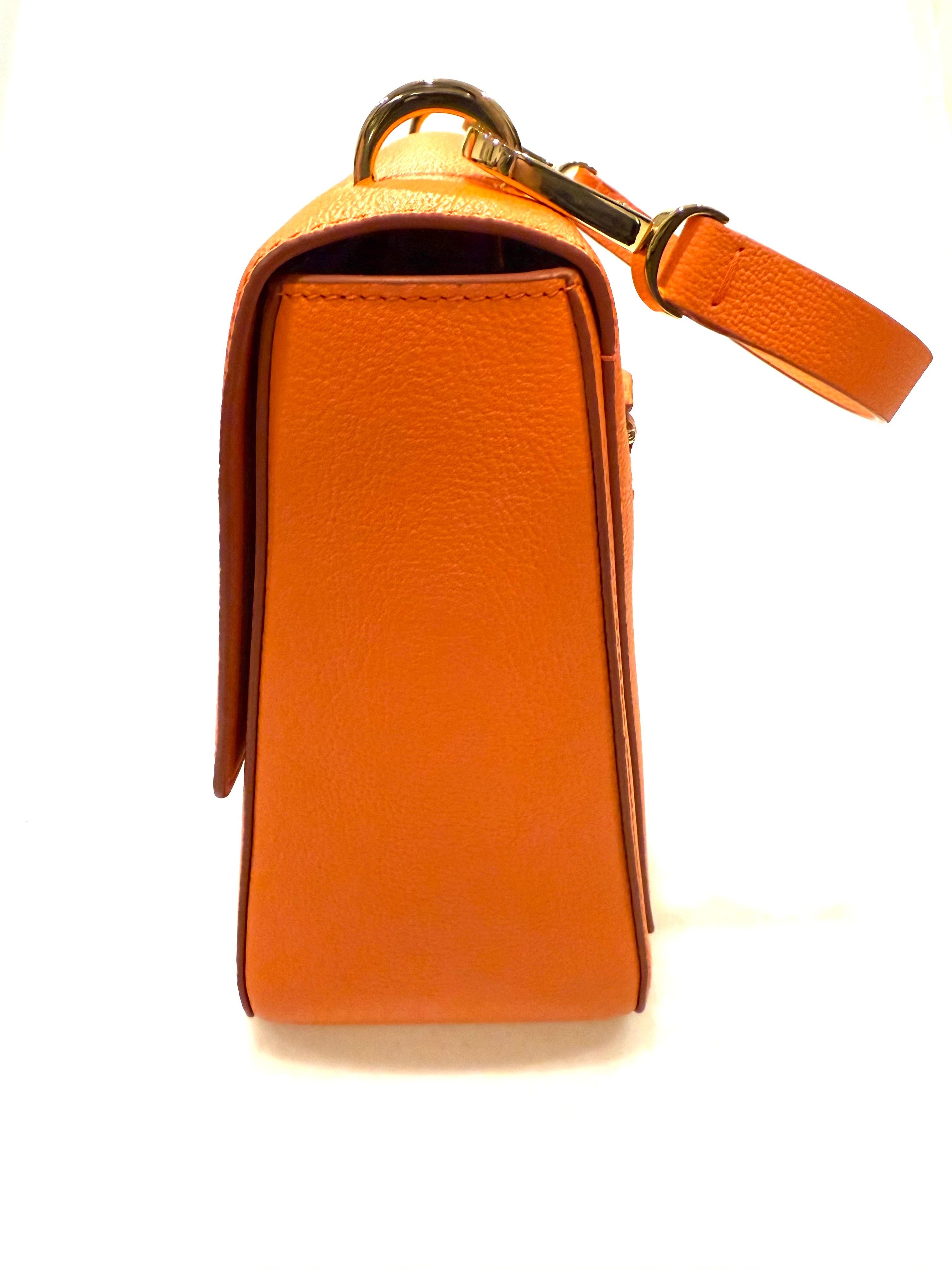 CH Carolina Herrera Initials Insignia Satchel Medium • Orange Leather • SS 22 In Good Condition For Sale In Woodland Hills, CA
