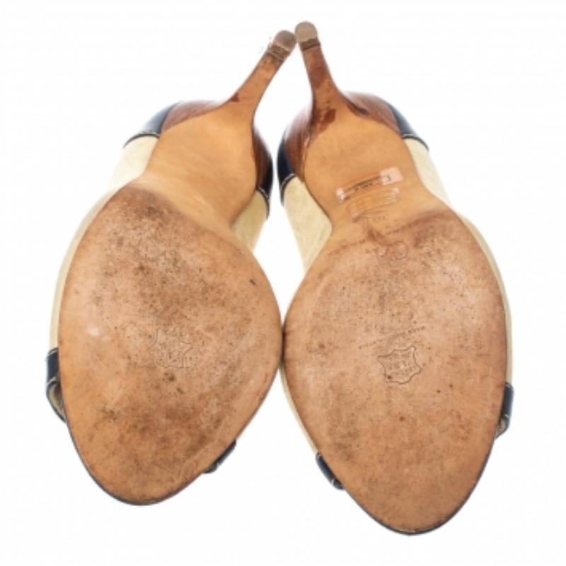 CH Carolina Herrera Light Beige Suede and Leather Booties Size 38 In Good Condition For Sale In Dubai, Al Qouz 2