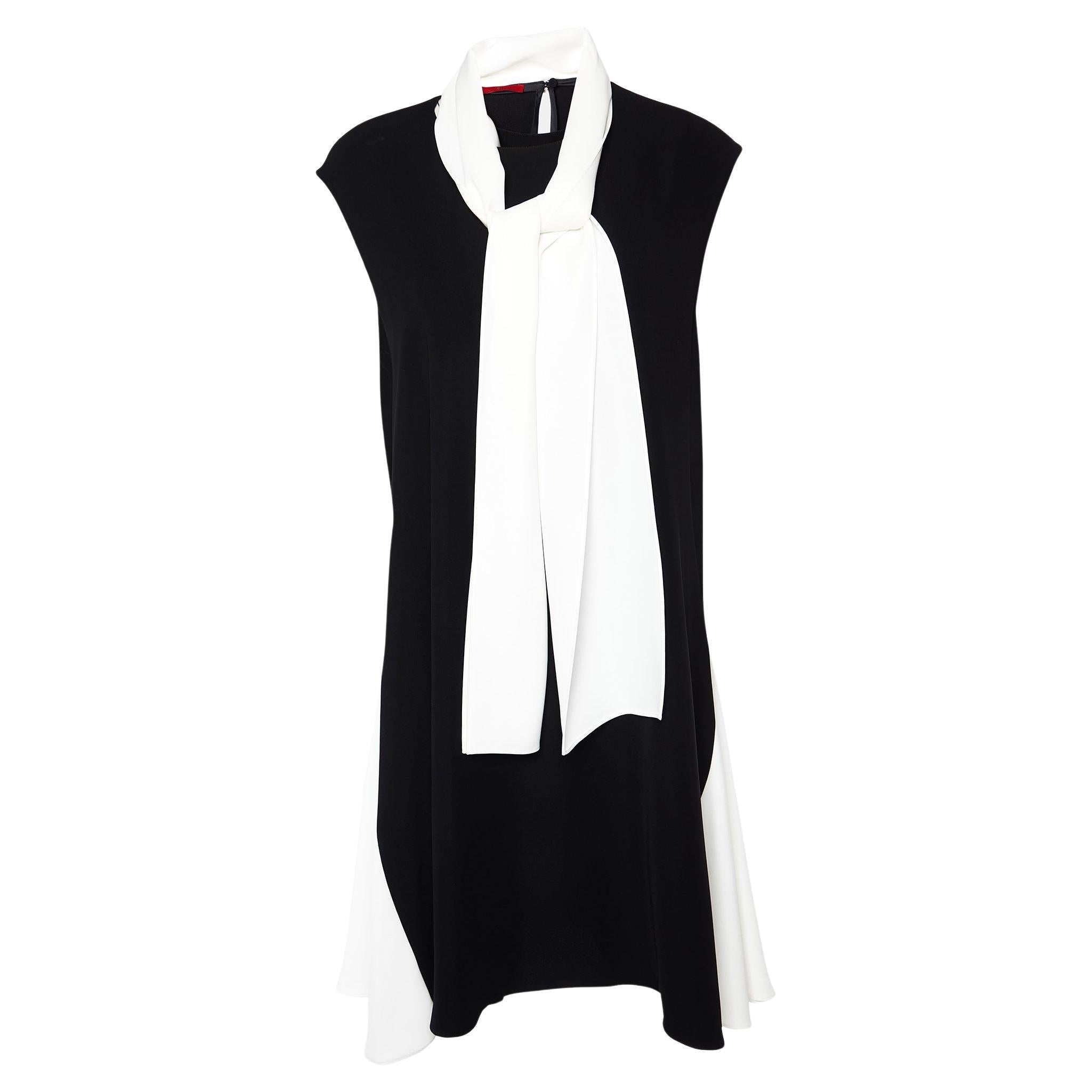 CH Carolina Herrera Monochrome Crepe Flared Sleeveless Dress L For Sale
