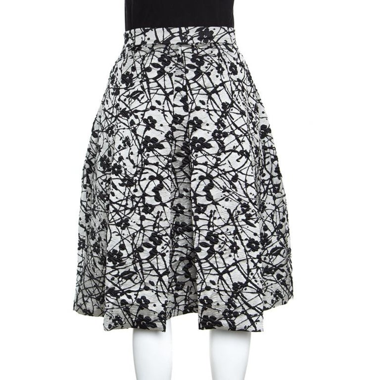 CH Carolina Herrera Monochrome Floral Patterned Brocade Flared Skirt M ...