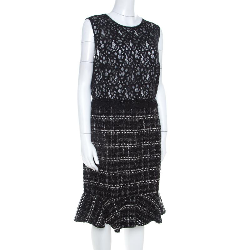 Look and feel like a fashionista in this gorgeous Carolina Herrera dress. Elegant and suave, this black attire is sure to get you a lot of attention. Masterfully tailored in blended fabric, it features monochrome lace and tweed work. This sleeveless