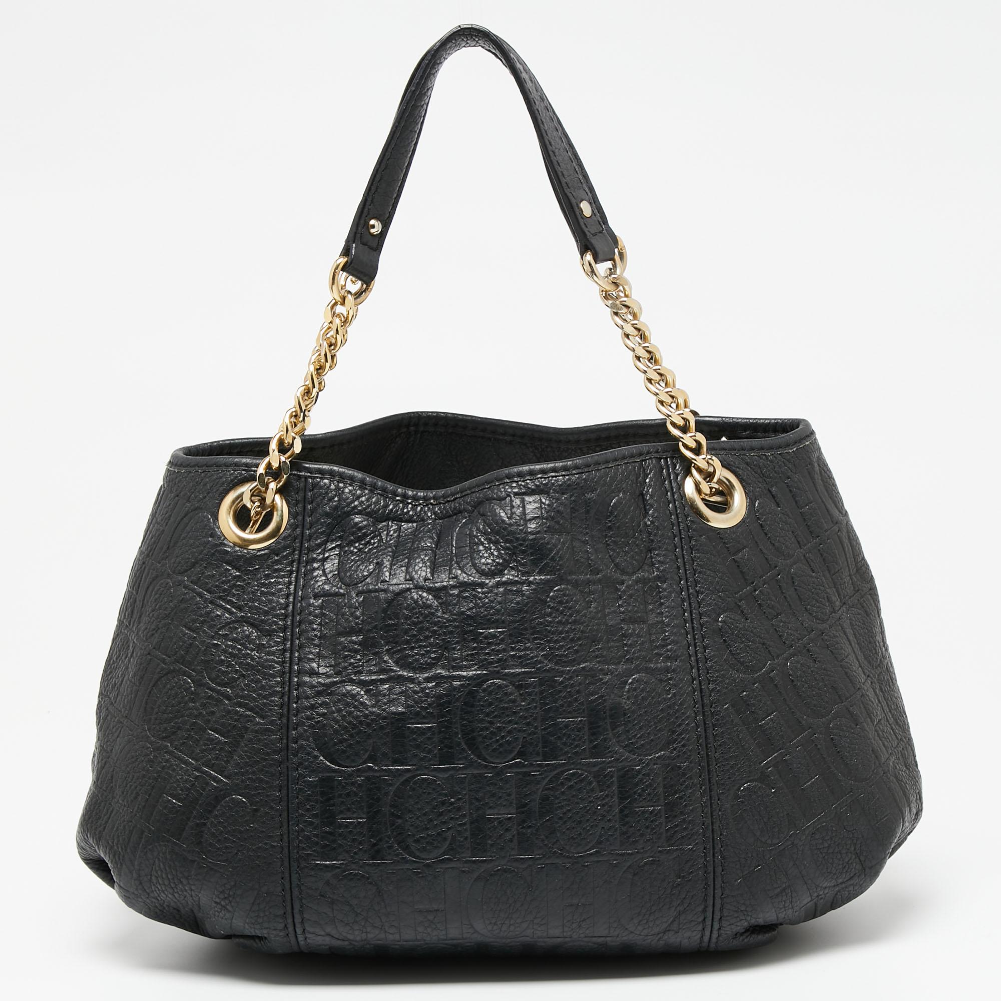 This CH Carolina Herrera hobo will infuse luxury and sophistication into your outfit. Crafted from the signature monogram embossed leather, it features gold-tone hardware and is held by dual chain-leather handles. The interior of this bag is