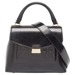 CH Carolina Herrera Monogramm geprägte Leder Push Lock Klappe Top Handle Bag