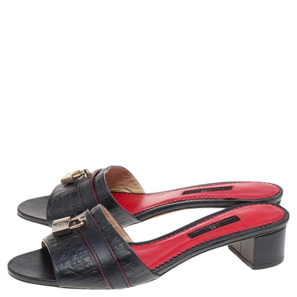CH Carolina Herrera Monogram Leather Traveller Locked Slide Sandals Size 37 In Good Condition In Dubai, Al Qouz 2