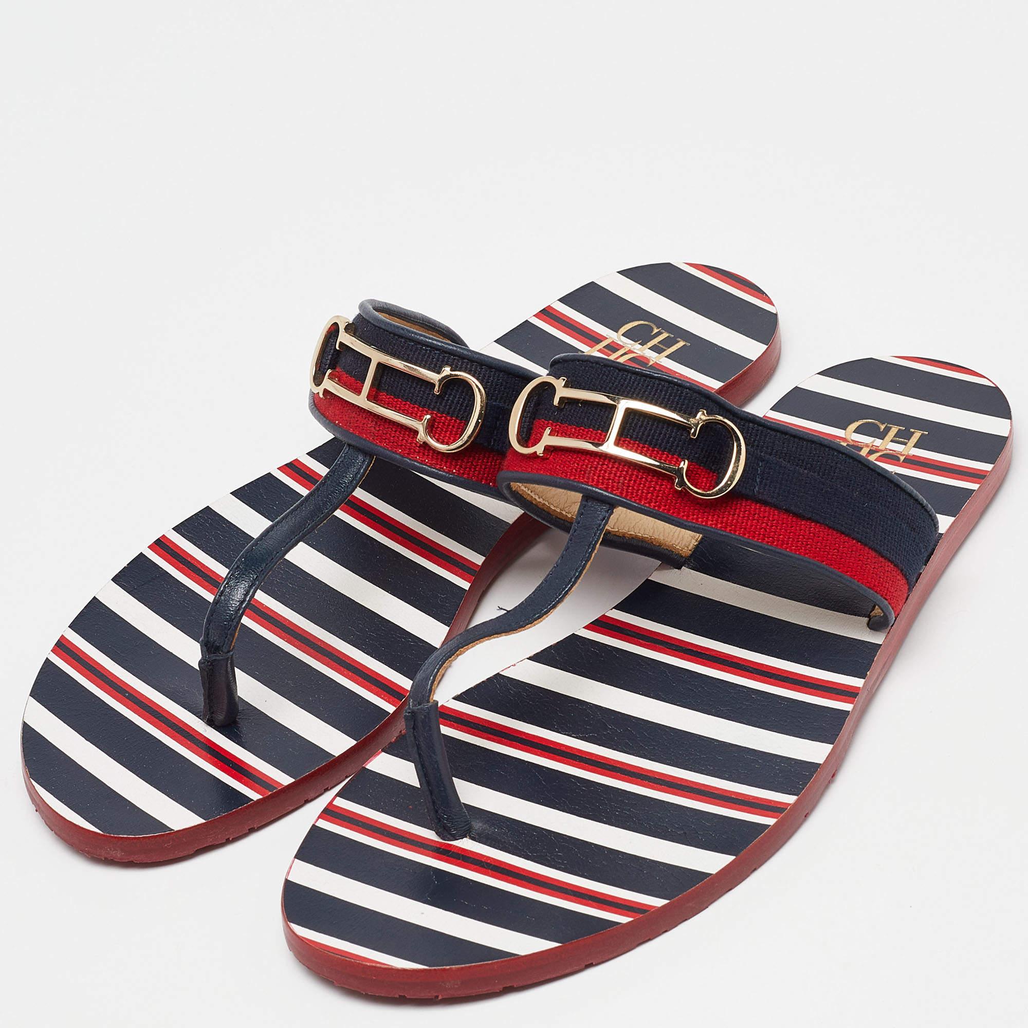 Create effortless styles with these CH Carolina Herrera thong flats. Made of quality materials they are designed to elevate your OOTD and keep you in comfort all day long.