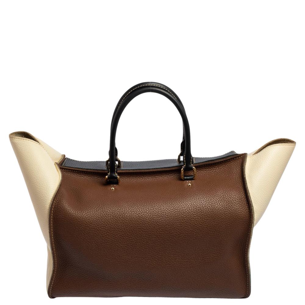 CH Carolina Herrera is renowned for her 'Exceptional personal style' and a well-known name in dressing the First Ladies. The Vendome tote is designed in leather in a softly structured silhouette. It comes with two top handles and protective base