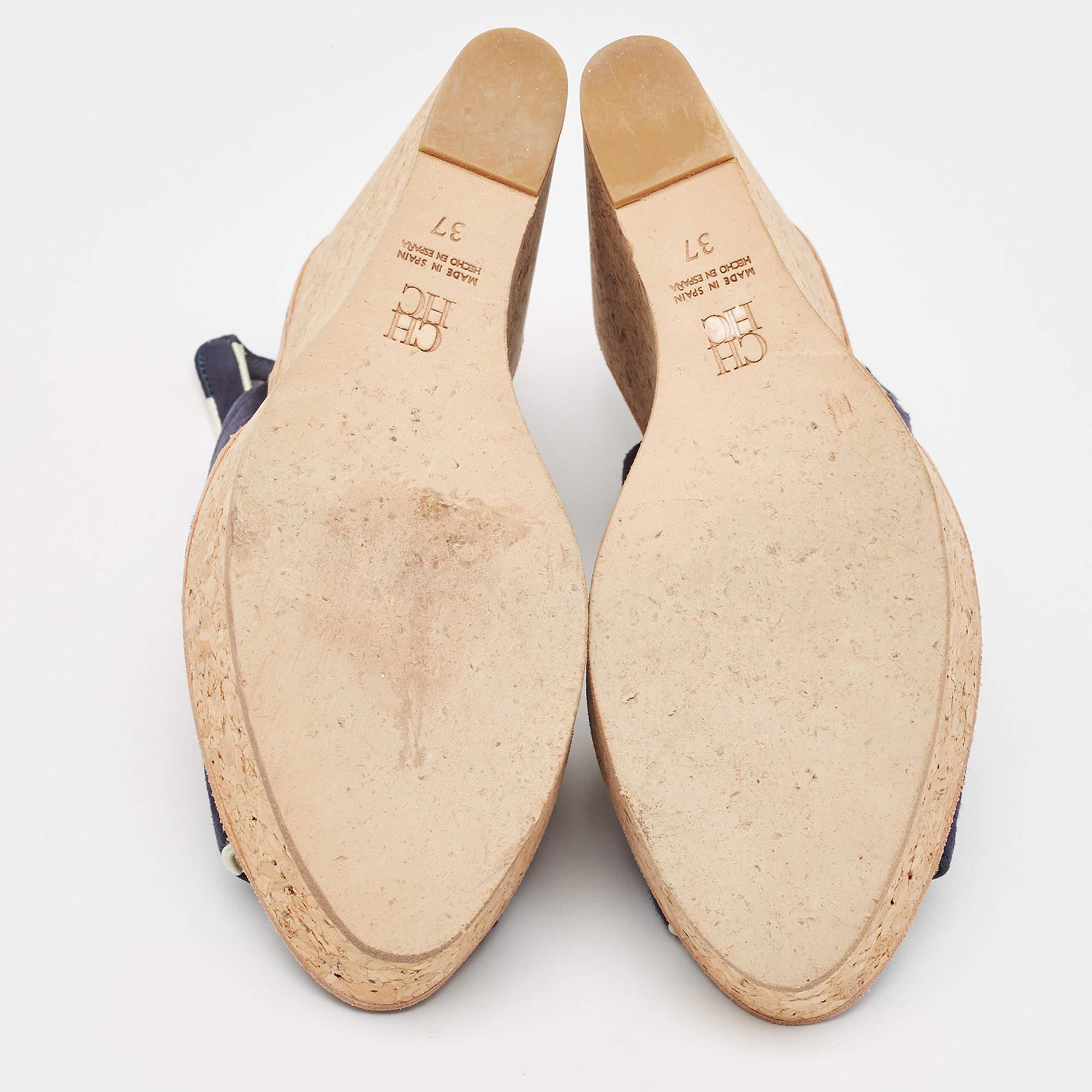 CH Carolina Herrera Sandalias de ante azul marino con cuña de corcho tamaño 37 en venta 1