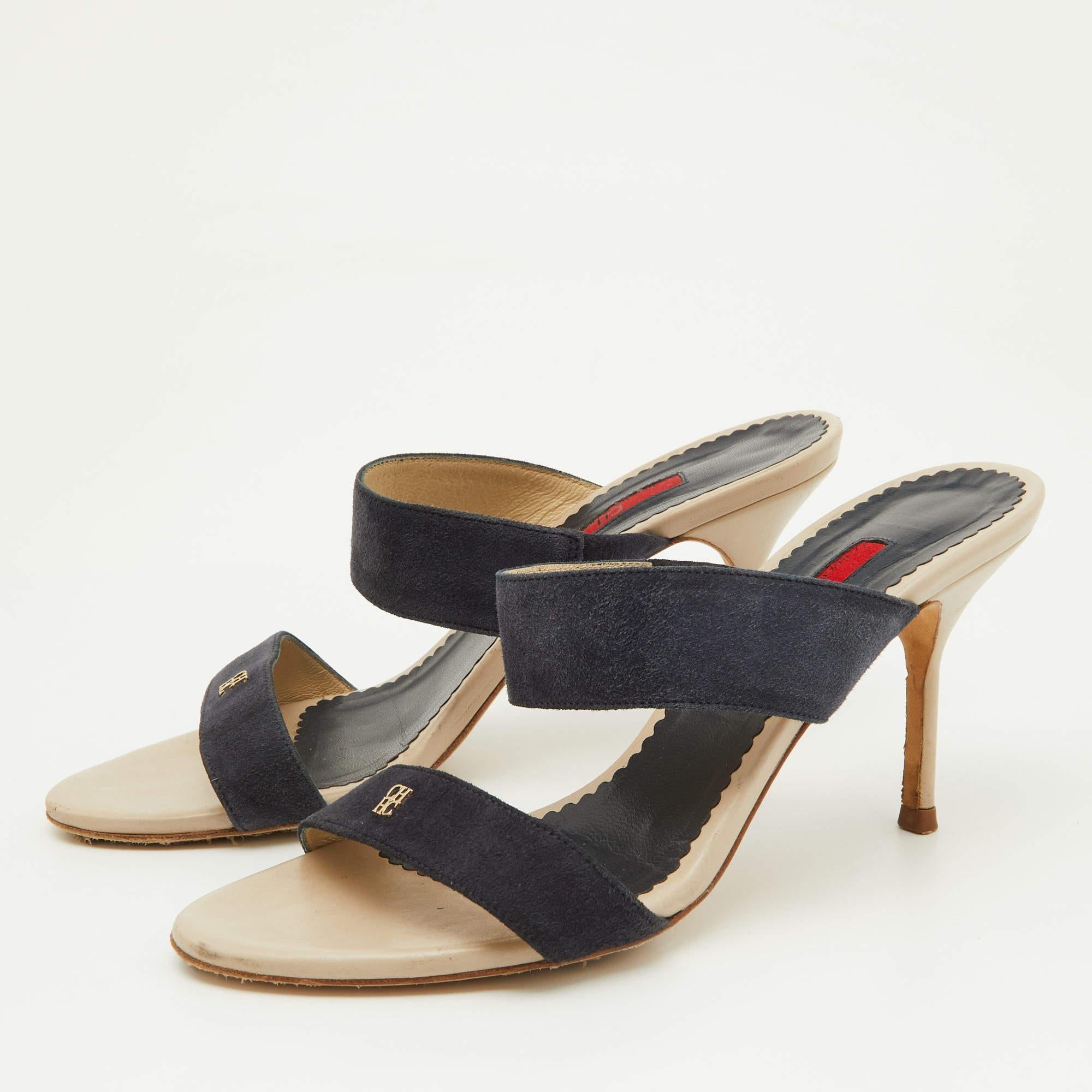 Perfettamente cucite e rifinite per garantire un look e una vestibilità eleganti, queste diapositive CH Carolina Herrera sono un acquisto che amerai sfoggiare. Sono bellissime ai piedi.
