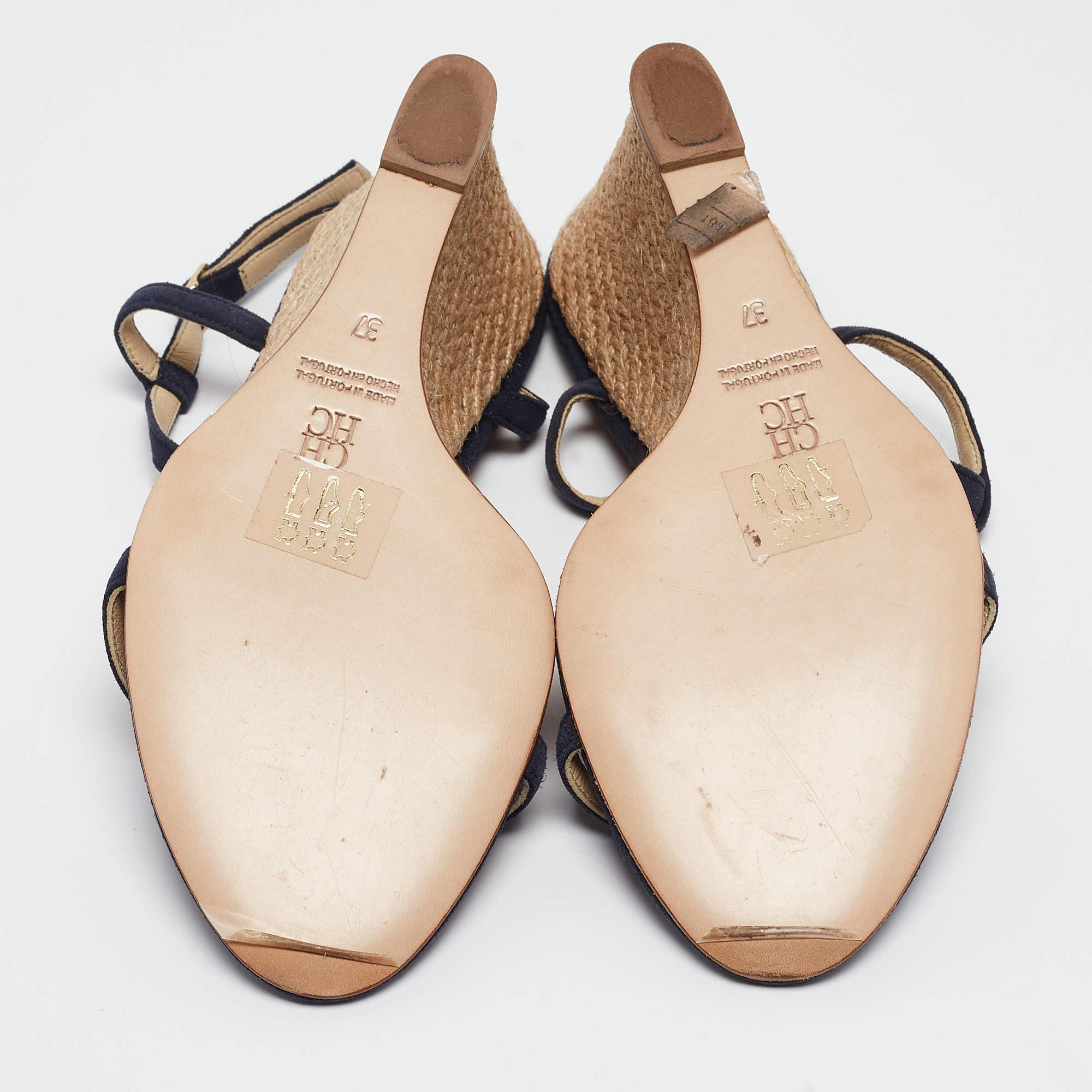Carolina Herrera Sandales compensées à pompons en daim bleu marine CH, taille 37 en vente 1