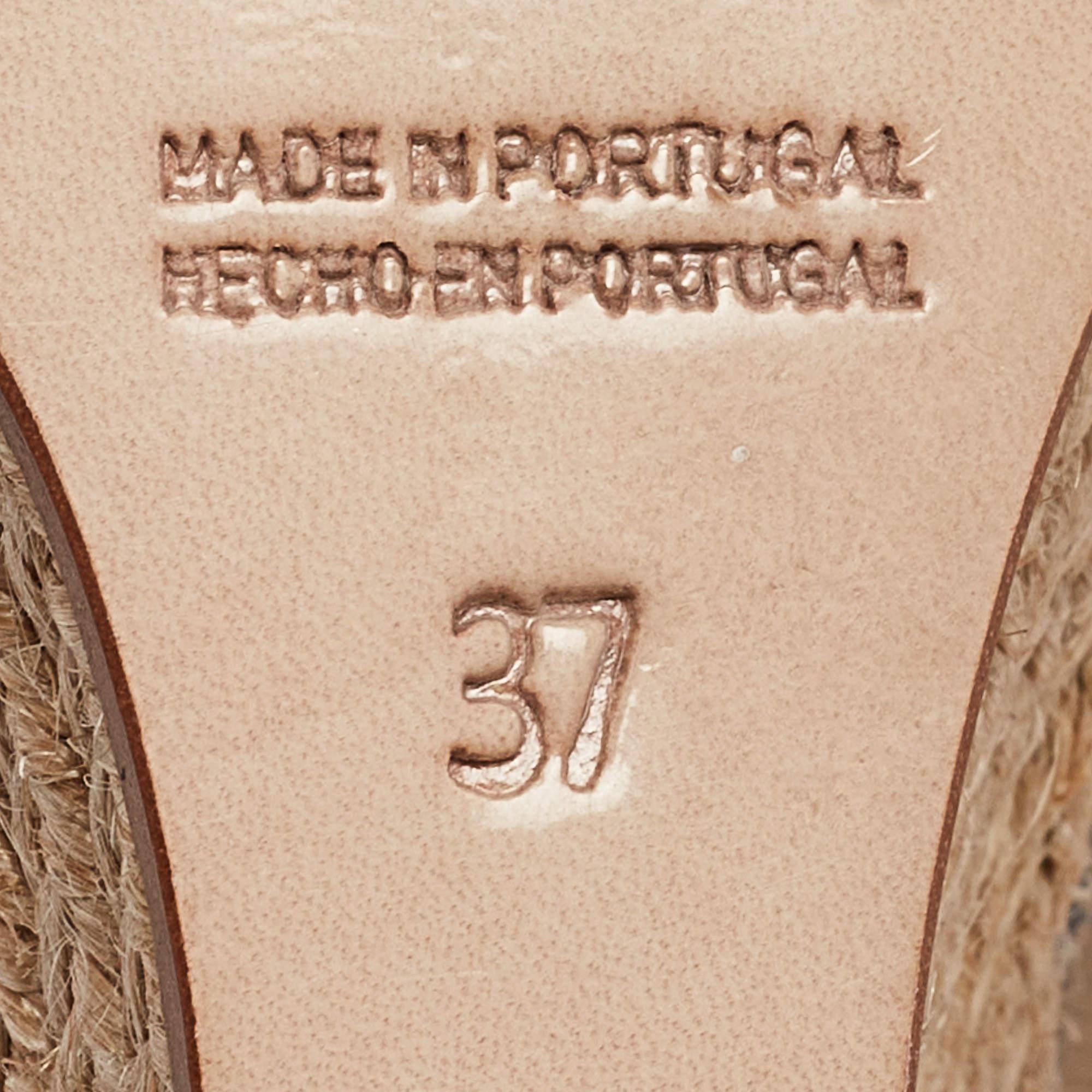 Carolina Herrera Sandales compensées à pompons en daim bleu marine CH, taille 37 en vente 2