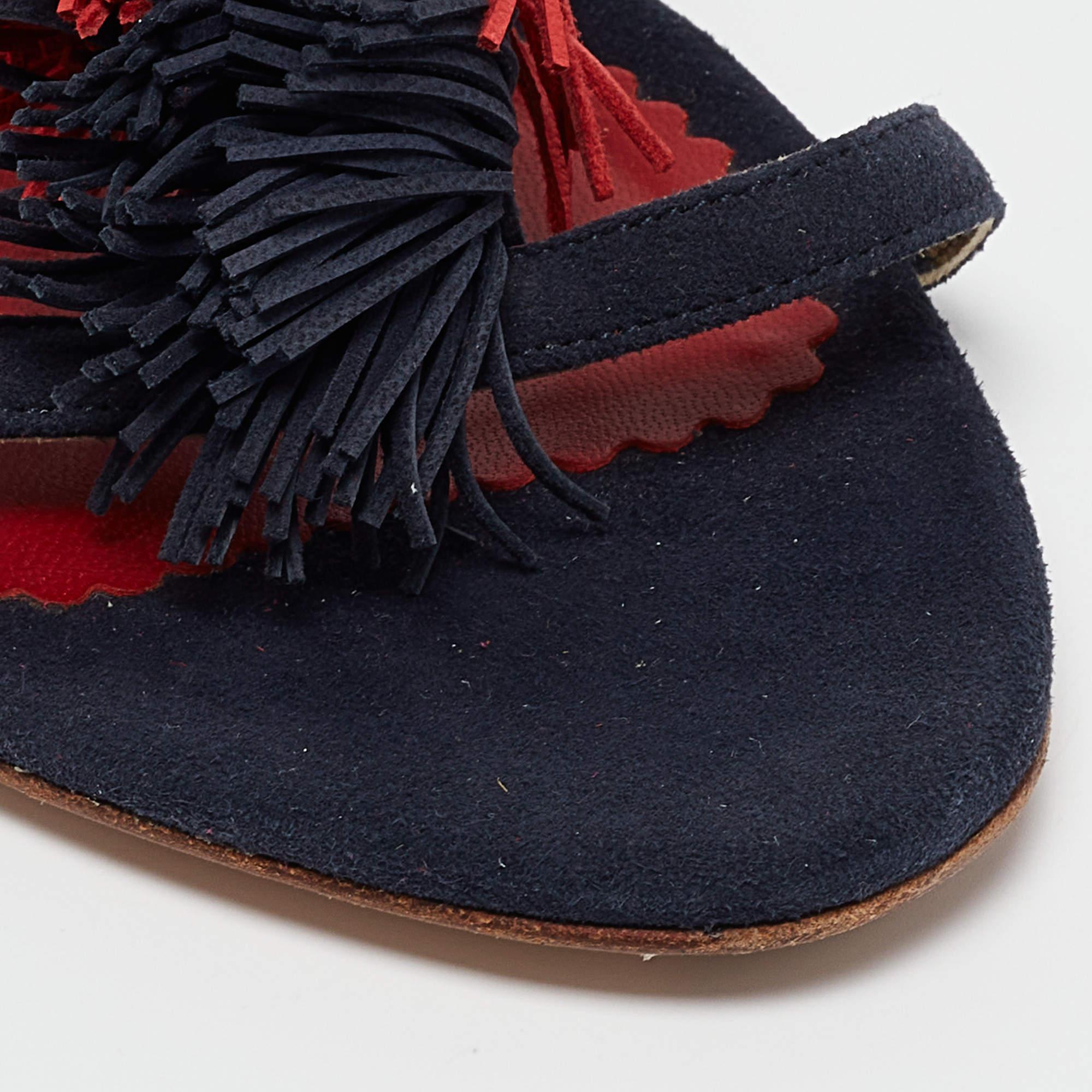 Carolina Herrera Sandales compensées à pompons en daim bleu marine CH, taille 37 en vente 3